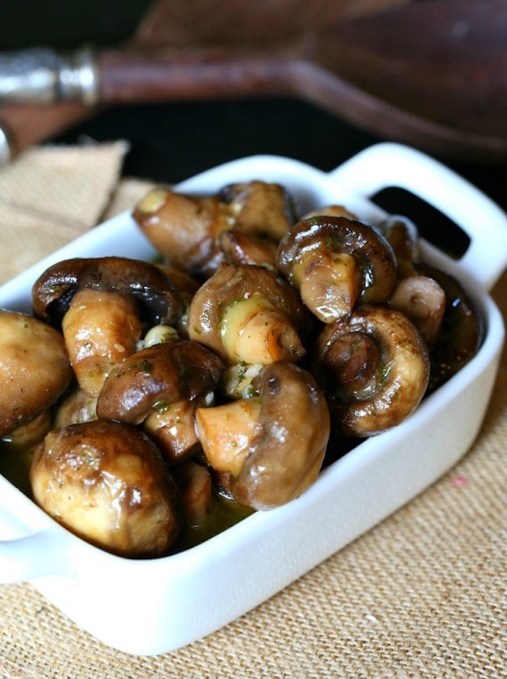 STYLECASTER | 12 Holiday Appetizers You Can Make in a Slow Cooker | Garlic Ranch Mushrooms