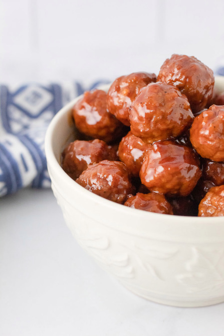 STYLECASTER | slow cooker side | party meatballs