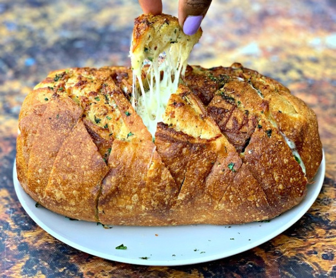 STYLECASTER | Air-Fryer Holiday Recipes for Any Party | Air Fryer Pull-Apart Garlic Bread