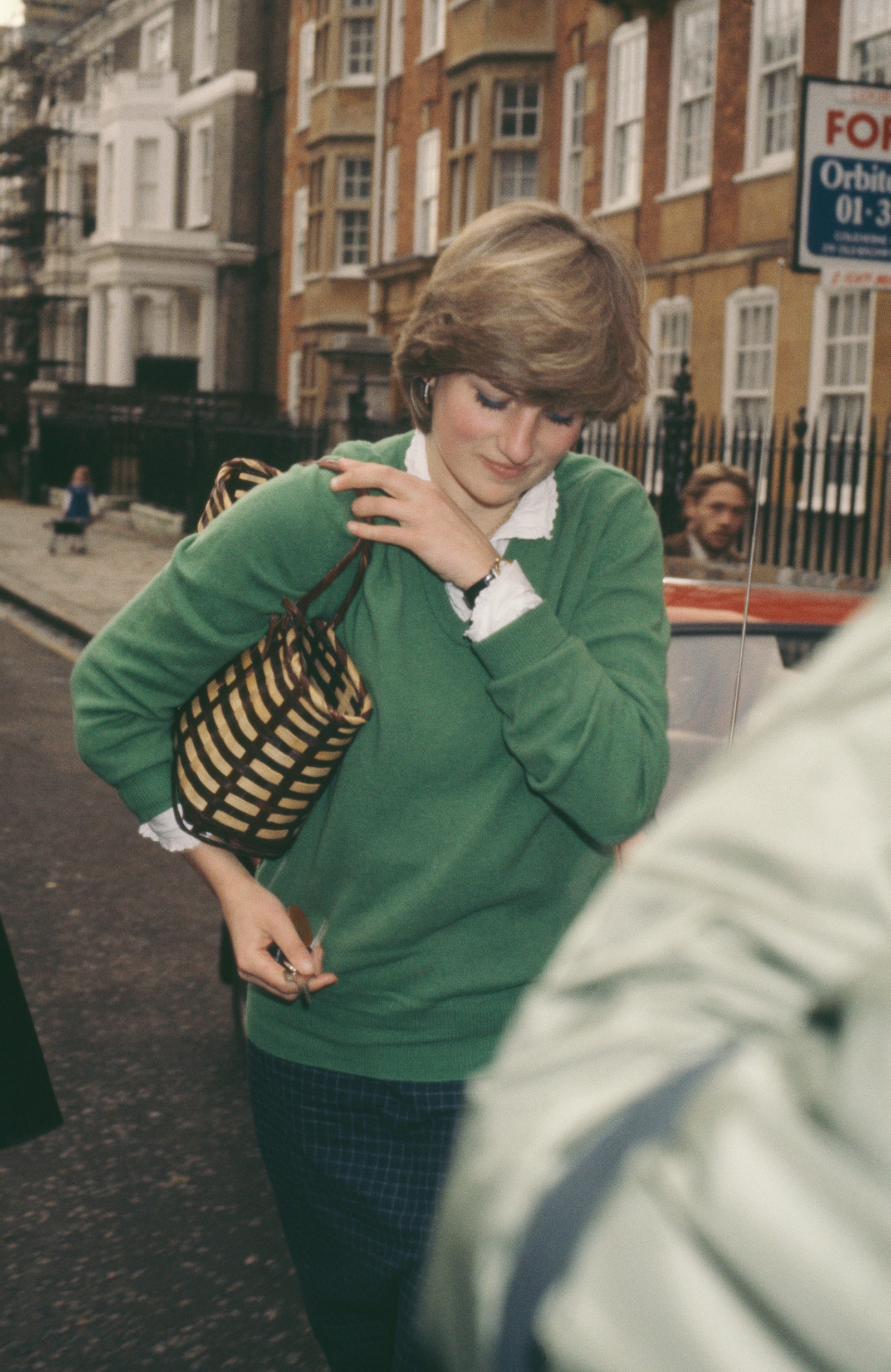 A paparazzi photo of sweaterclad Diana from 1980.