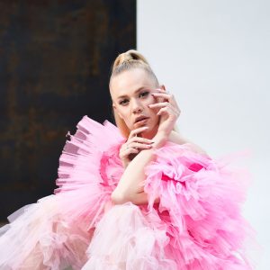 Amanda Simons' Latest Single, "The Light," Spreads Message of